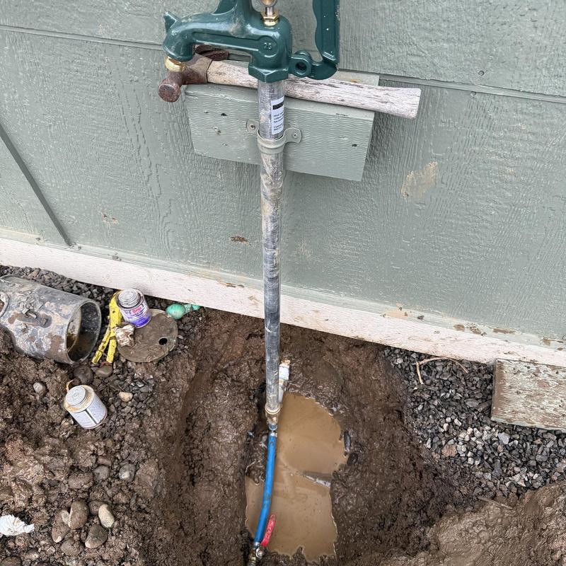 Frost-free yard hydrant installation with water line connection Frost-free yard hydrant installation with water line connection