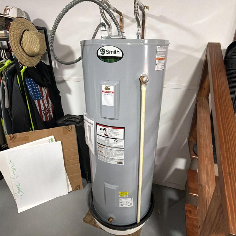Electric water heater with T&P valve and expansion tank Electric water heater with T&P valve and expansion tank