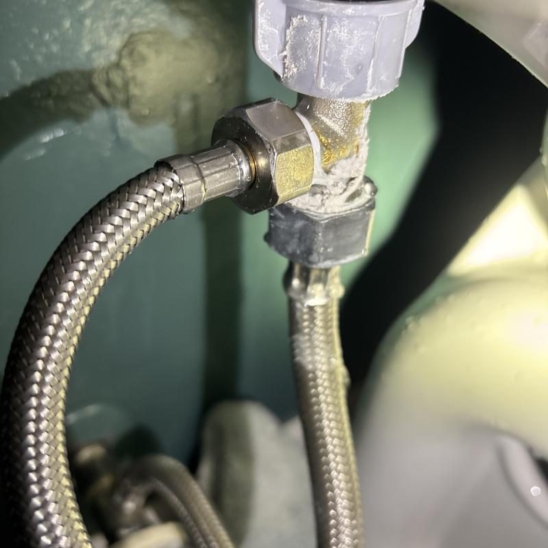 Quarter turn angle stop valve with braided supply line