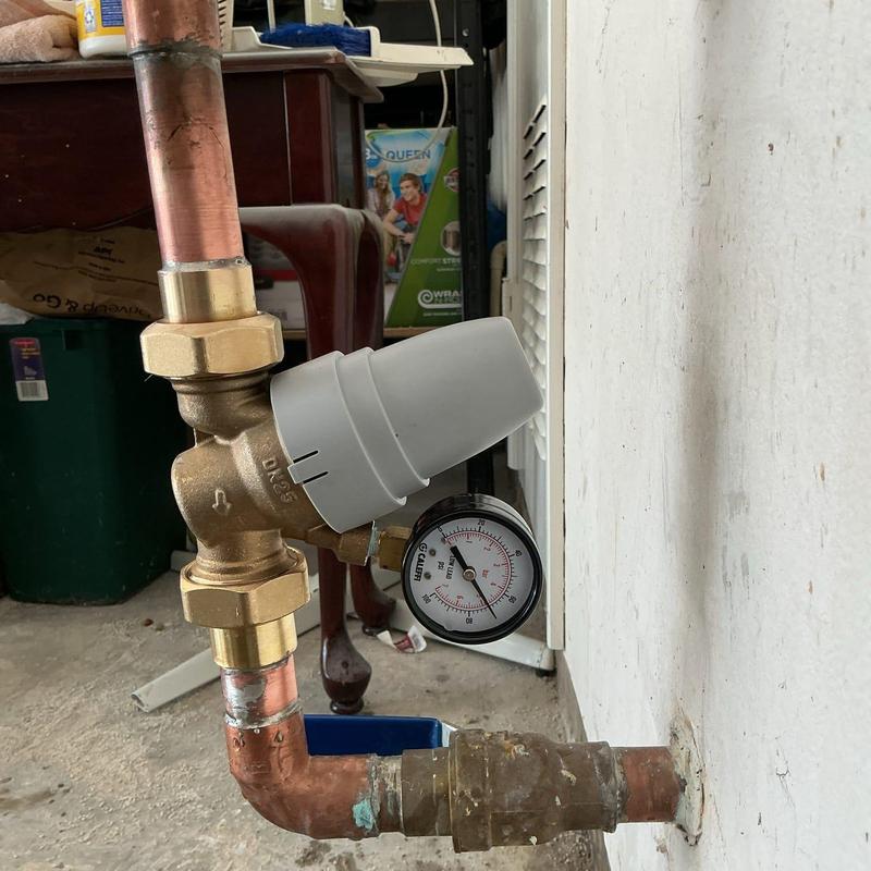 Pressure regulator valve with gauge on copper pipe