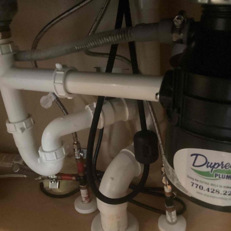 Kitchen sink drainpipe with glued 90 and support clamp