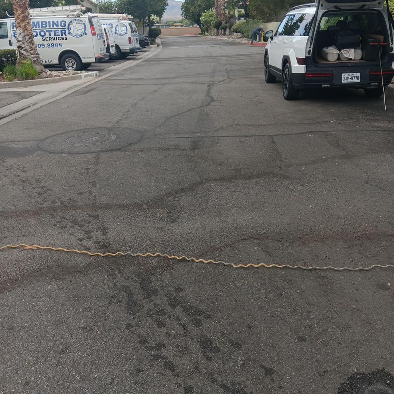 Water main underground leak detection with CO2 gas line Water main underground leak detection with CO2 gas line