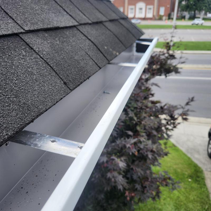 White aluminum gutter with upgraded metal hangers installation