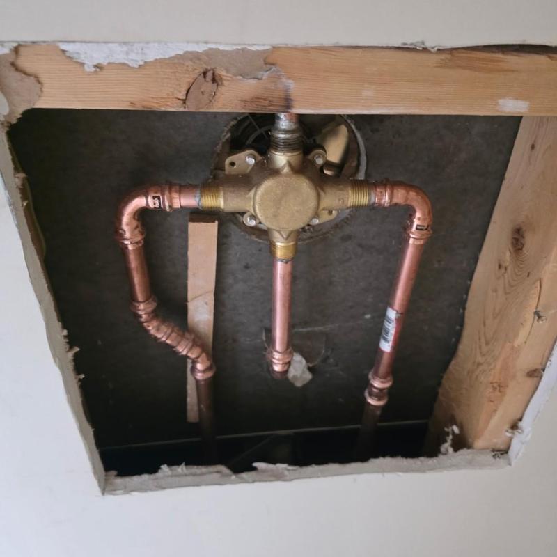 Tub shower valve with copper pipe connections Tub shower valve with copper pipe connections