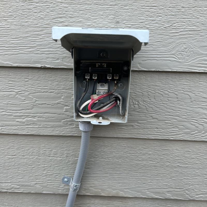 Air-conditioning electrical disconnect with wiring fault