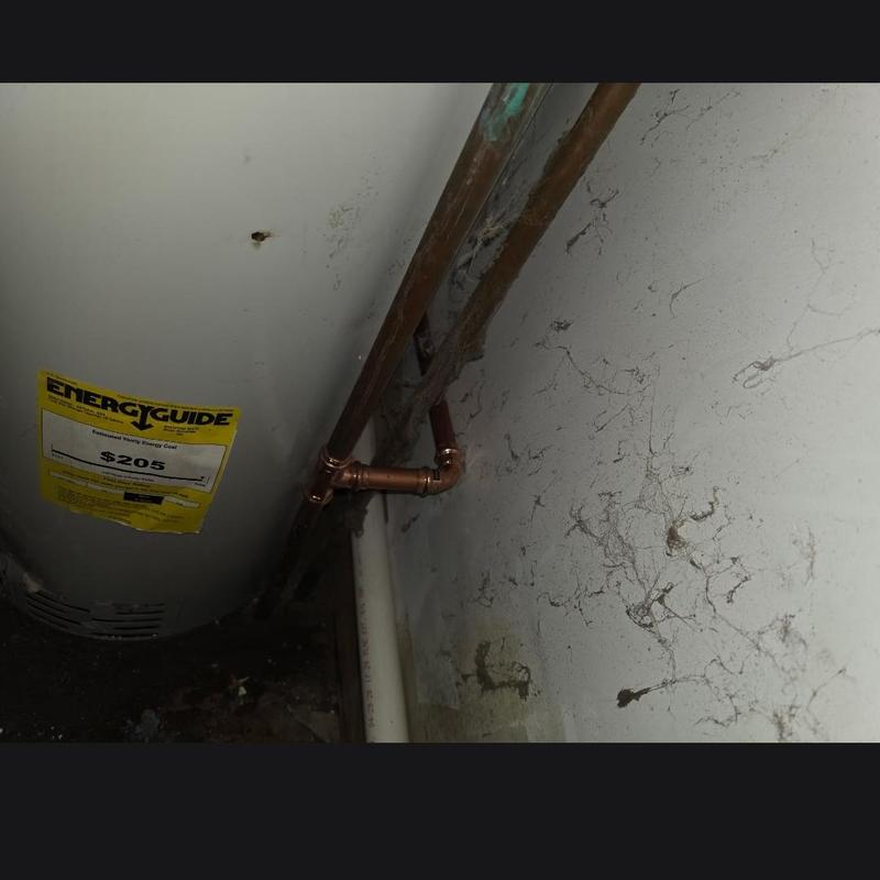 Water heater copper pipe with elbow joint installation Water heater copper pipe with elbow joint installation
