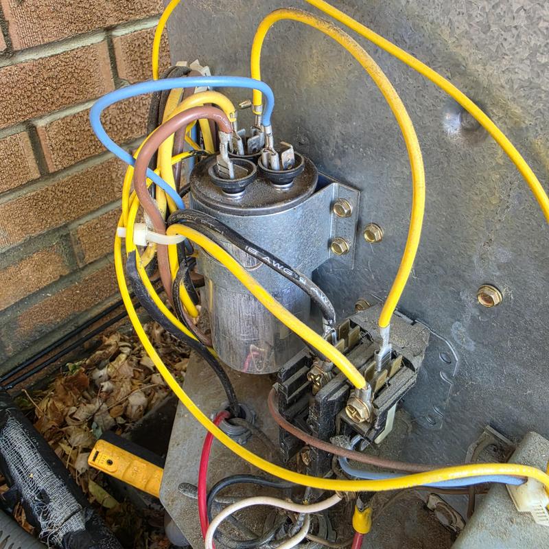 Air conditioner capacitor with wiring and connections Air conditioner capacitor with wiring and connections