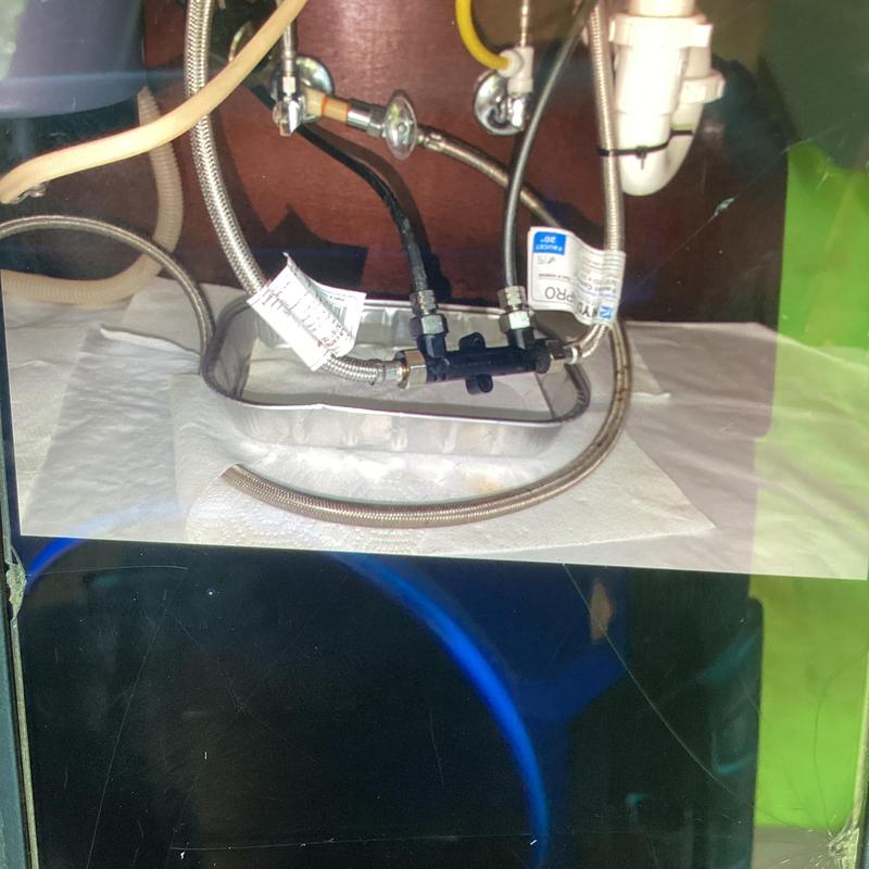 Crossover tee and plumbing connections under sink