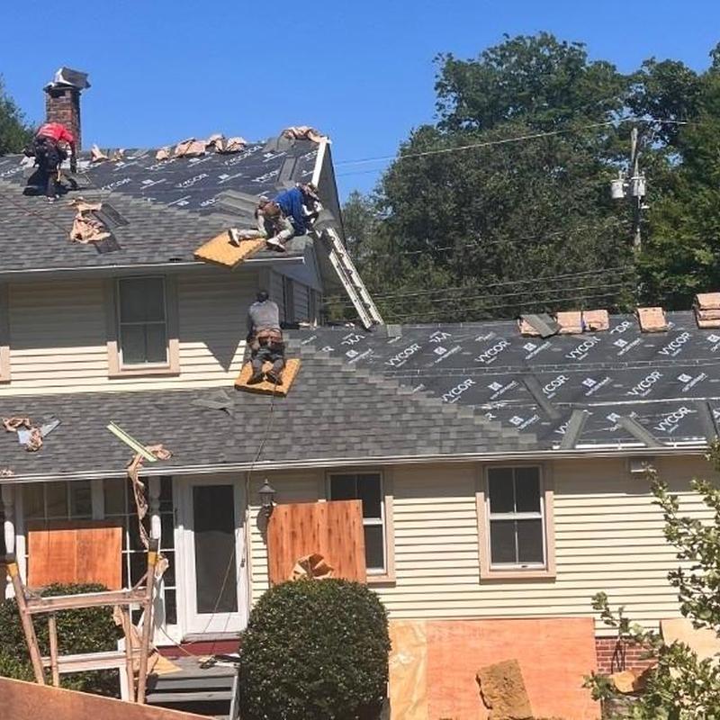 CertainTeed Landmark Pro shingles installation on house roof CertainTeed Landmark Pro shingles installation on house roof