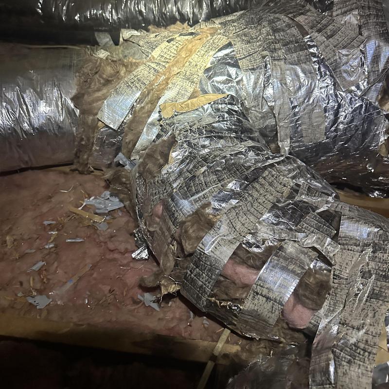 Insulated supply duct hard pipe with tape sealing