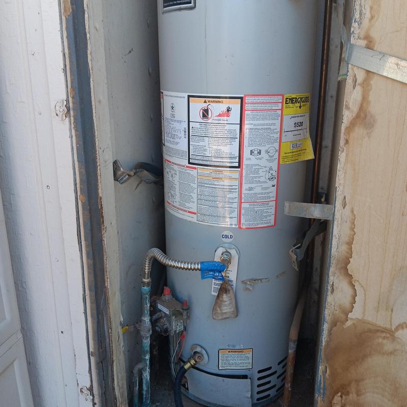 Bradford White 40-gallon propane water heater unit Bradford White 40-gallon propane water heater unit