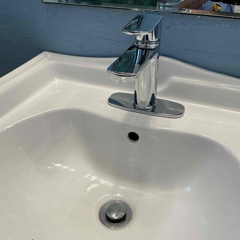 Bathroom faucet and sink with drain in bathroom Bathroom faucet and sink with drain in bathroom