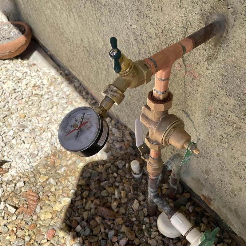 Pressure-reducing valve with gauge on outdoor plumbing Pressure-reducing valve with gauge on outdoor plumbing
