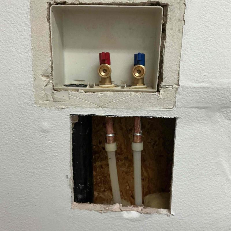 Laundry shutoff valves installation with hot and cold lines Laundry shutoff valves installation with hot and cold lines