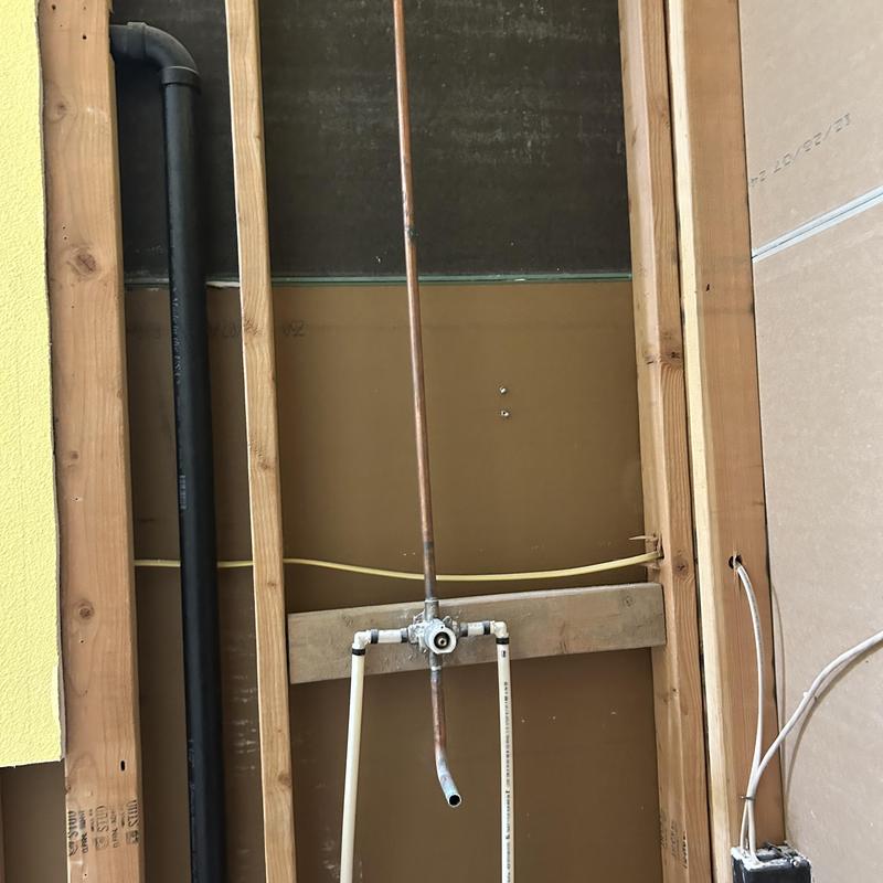 Bathroom shower valve plumbing installation in wall studs Bathroom shower valve plumbing installation in wall studs