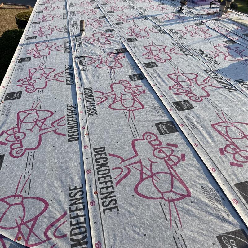 Roof underlayment installation with DeckDefense membrane Roof underlayment installation with DeckDefense membrane