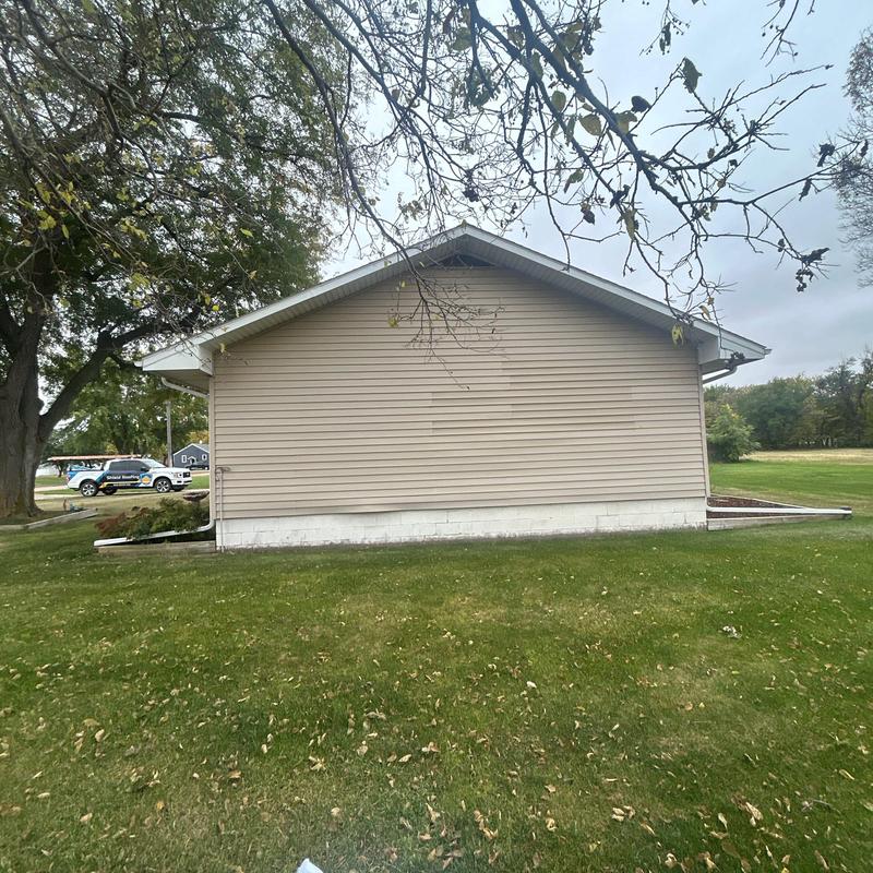 Cedar Creek Double vinyl siding on house side panel Cedar Creek Double vinyl siding on house side panel