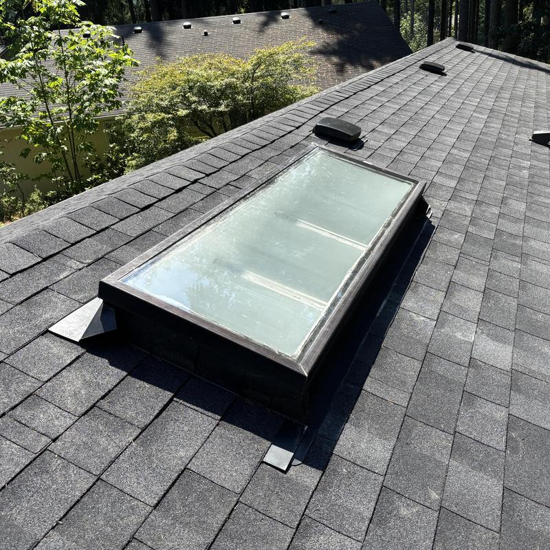 Leaking skylight flashing on shingled roof repair