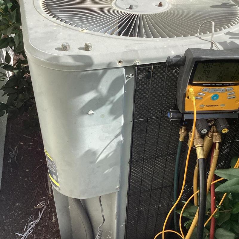 AC condenser unit with diagnostic gauge attached AC condenser unit with diagnostic gauge attached