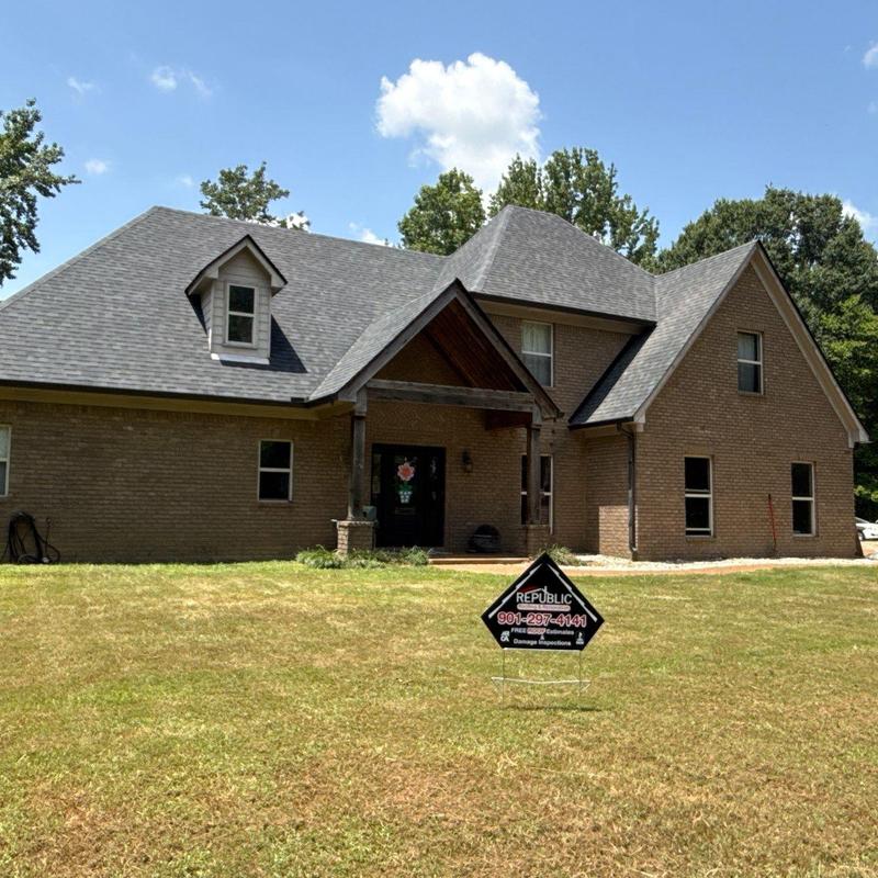 Owens Corning Oakridge asphalt roofing in Estate Gray