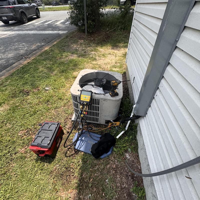 Heat pump split system with diagnostic tools outdoors