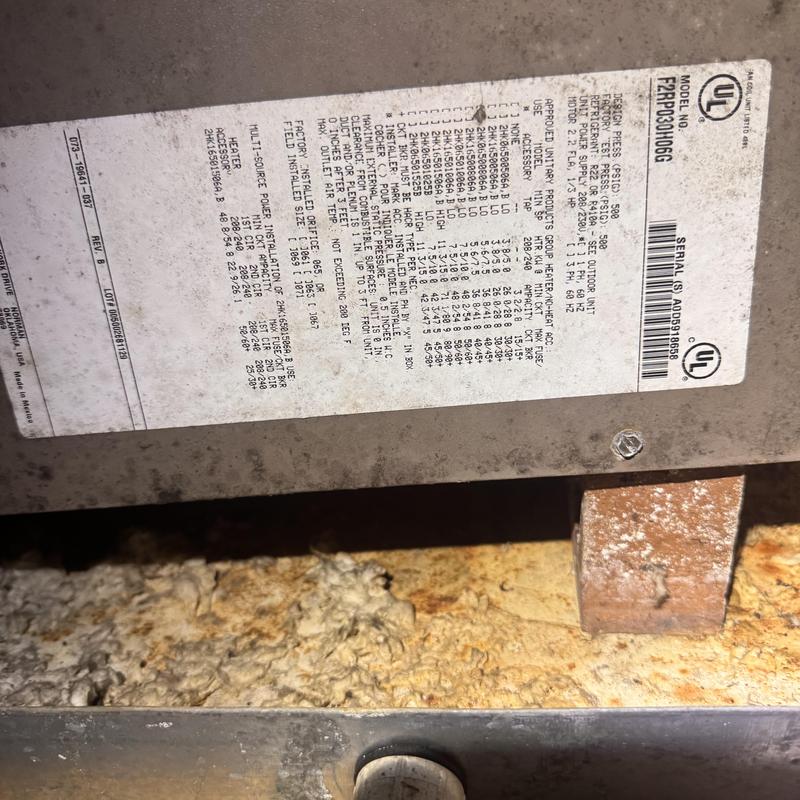 Heat pump model FZPFPU30I06G data label close-up