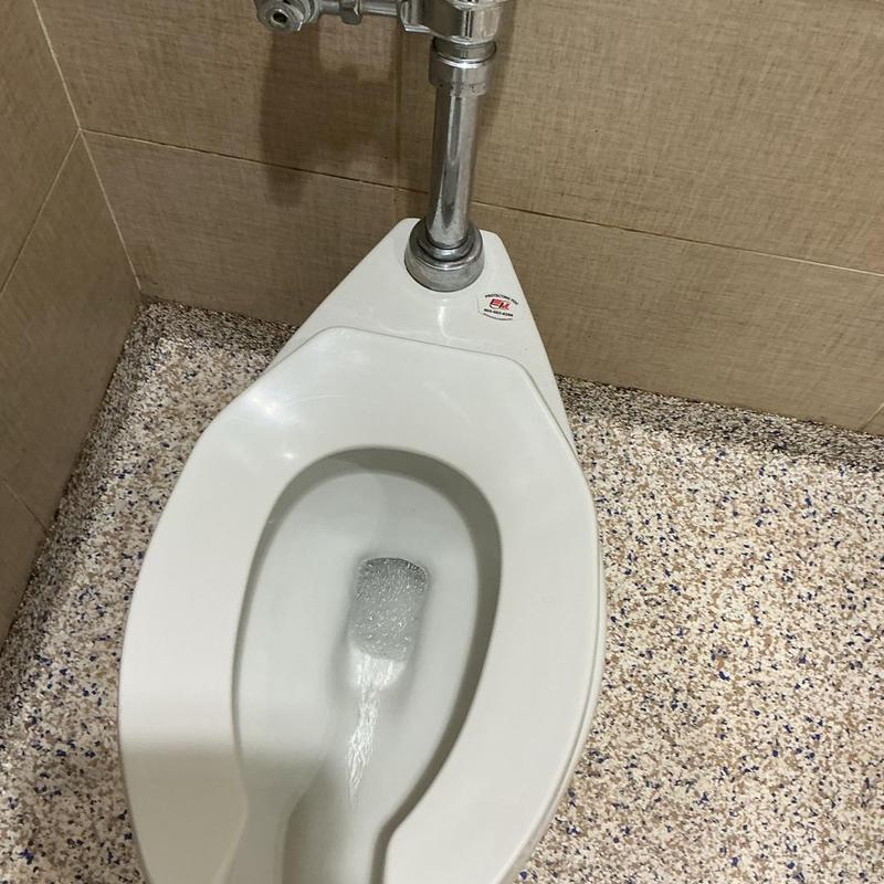 Taller urinal with flushing water and pipe fixture Taller urinal with flushing water and pipe fixture