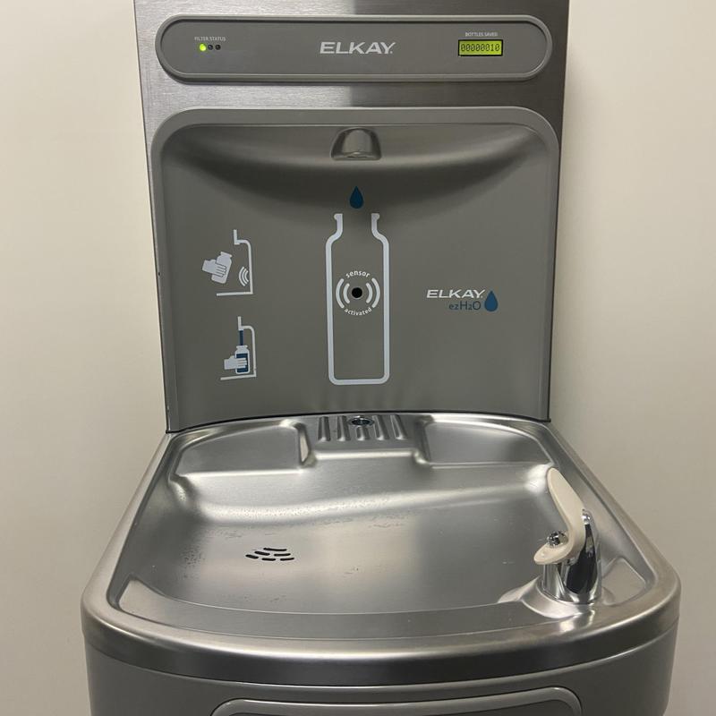 Touchless drinking water fountain with bottle filler sensor Touchless drinking water fountain with bottle filler sensor