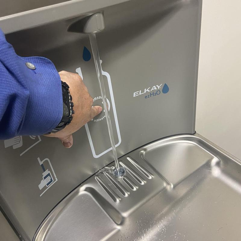 Elkay drinking water fountain with sensor activation Elkay drinking water fountain with sensor activation