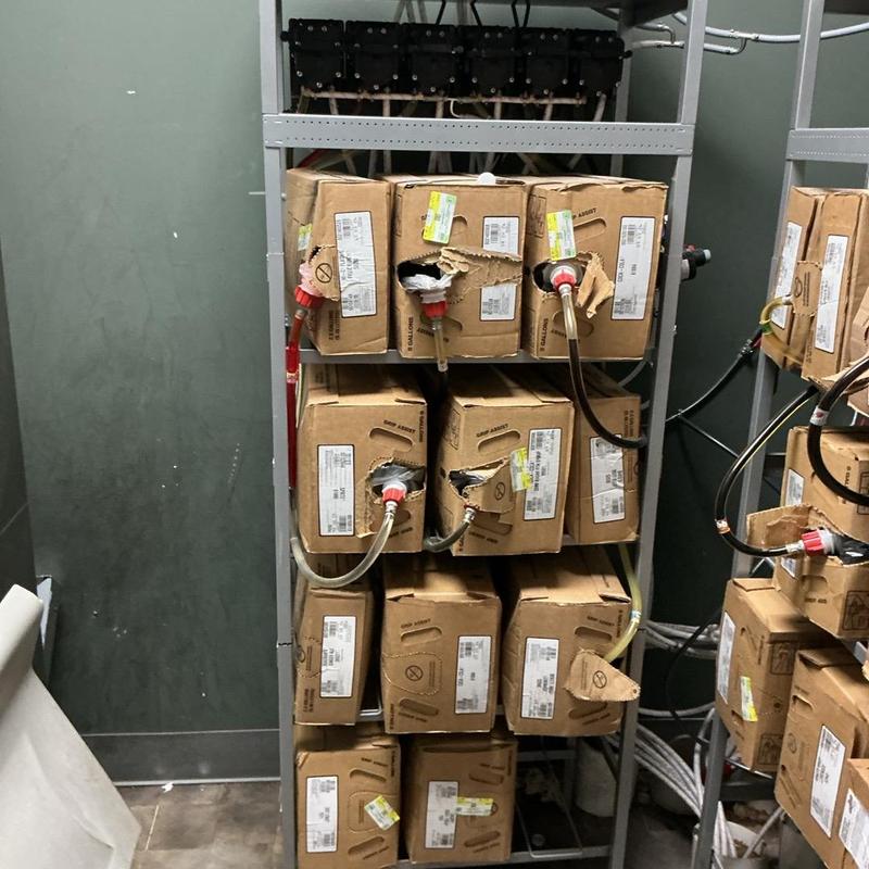 Bag-in-box beverage syrup system with damaged boxes Bag-in-box beverage syrup system with damaged boxes