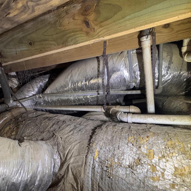 Ductwork with insulated air pipes in crawl space