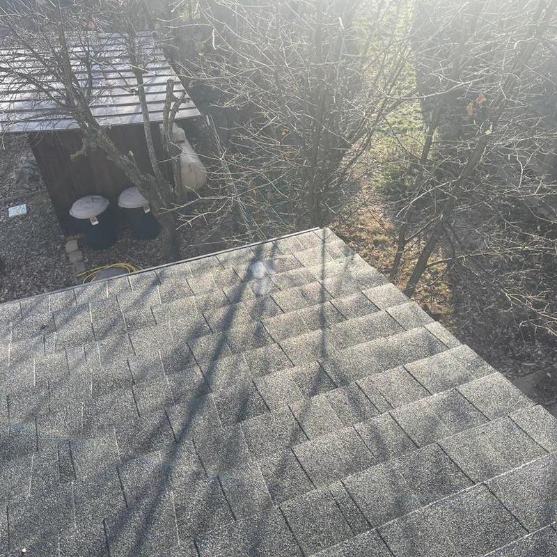 Gaf asphalt roof surface in Tuolumne home