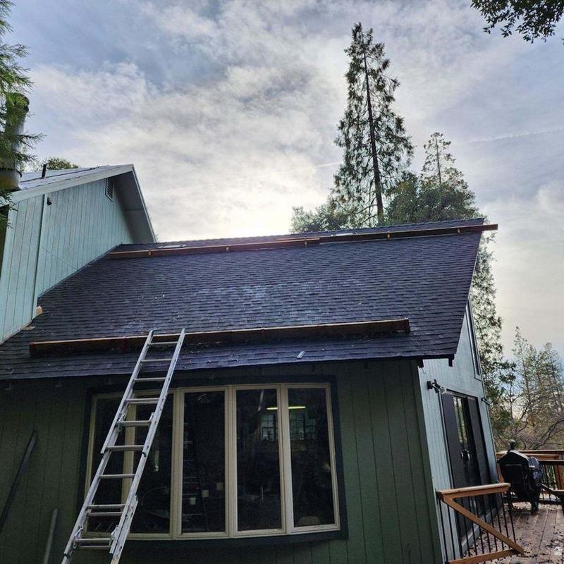 GAF roof installation on residential house in Sonora