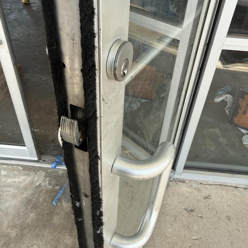 Storefront door lock and latch on aluminum door Storefront door lock and latch on aluminum door