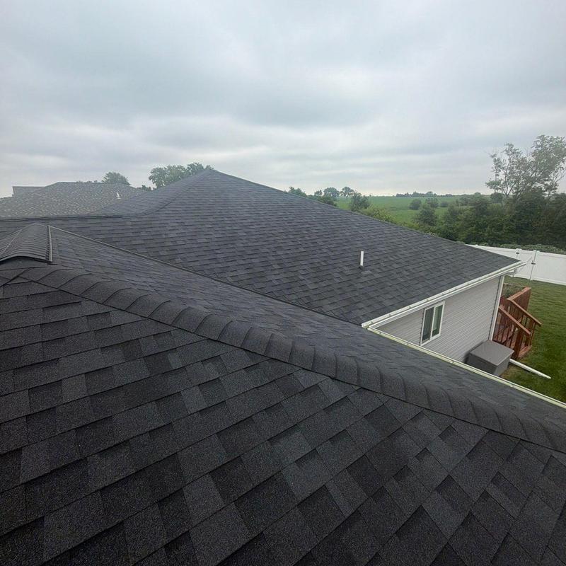 Asphalt shingle roof with ridge vent and no damage Asphalt shingle roof with ridge vent and no damage
