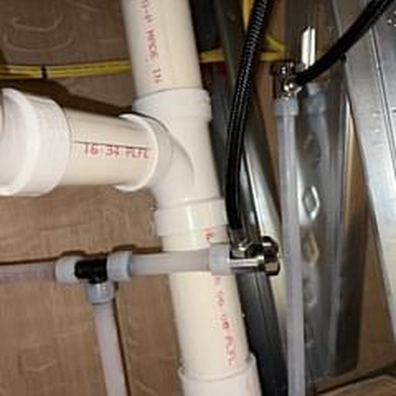 Double bowl kitchen sink plumbing and iceline hookup Double bowl kitchen sink plumbing and iceline hookup