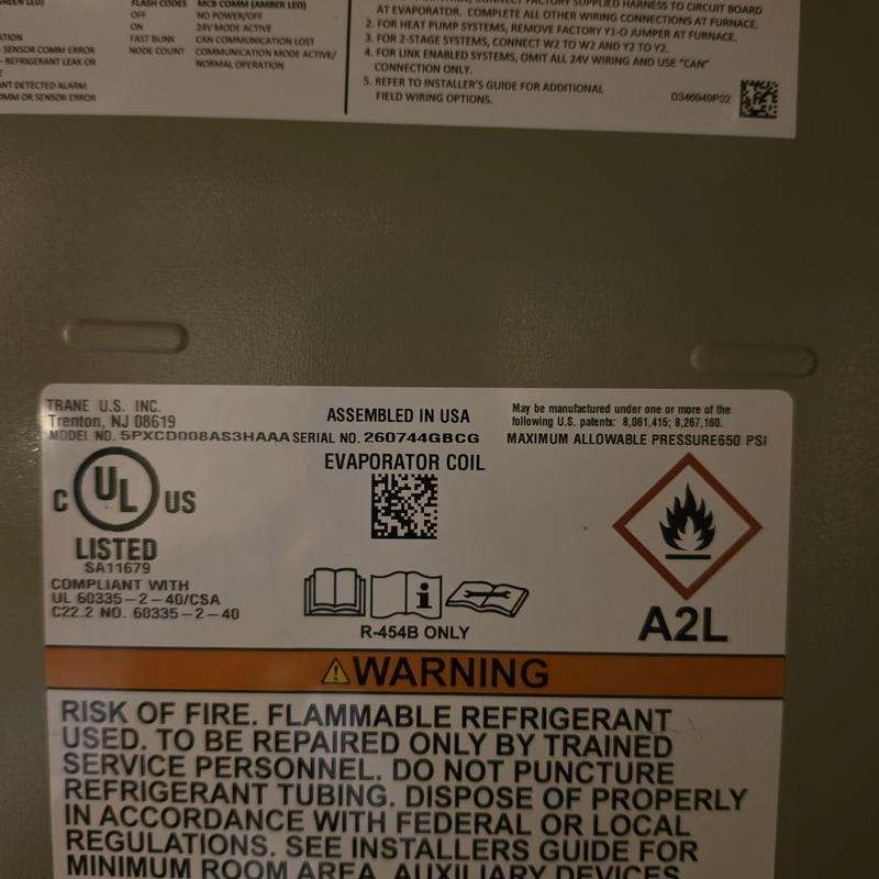 Evaporator coil with R-454B refrigerant label Evaporator coil with R-454B refrigerant label
