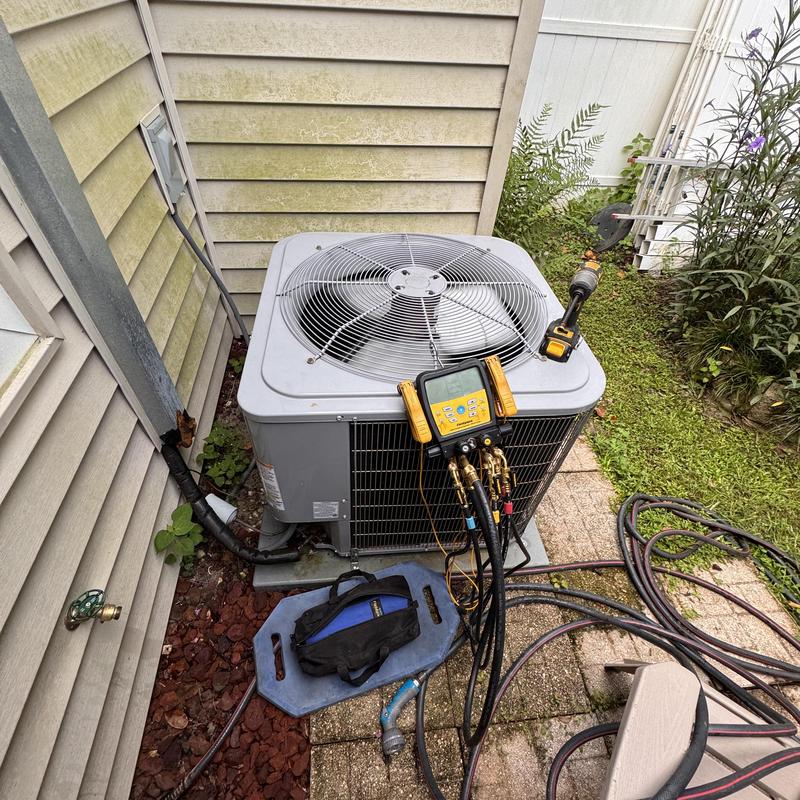 Heat pump split system with diagnostic gauges