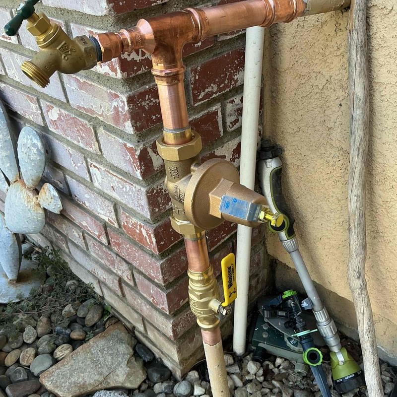 Pressure regulator and brass ball valve with hose bib Pressure regulator and brass ball valve with hose bib