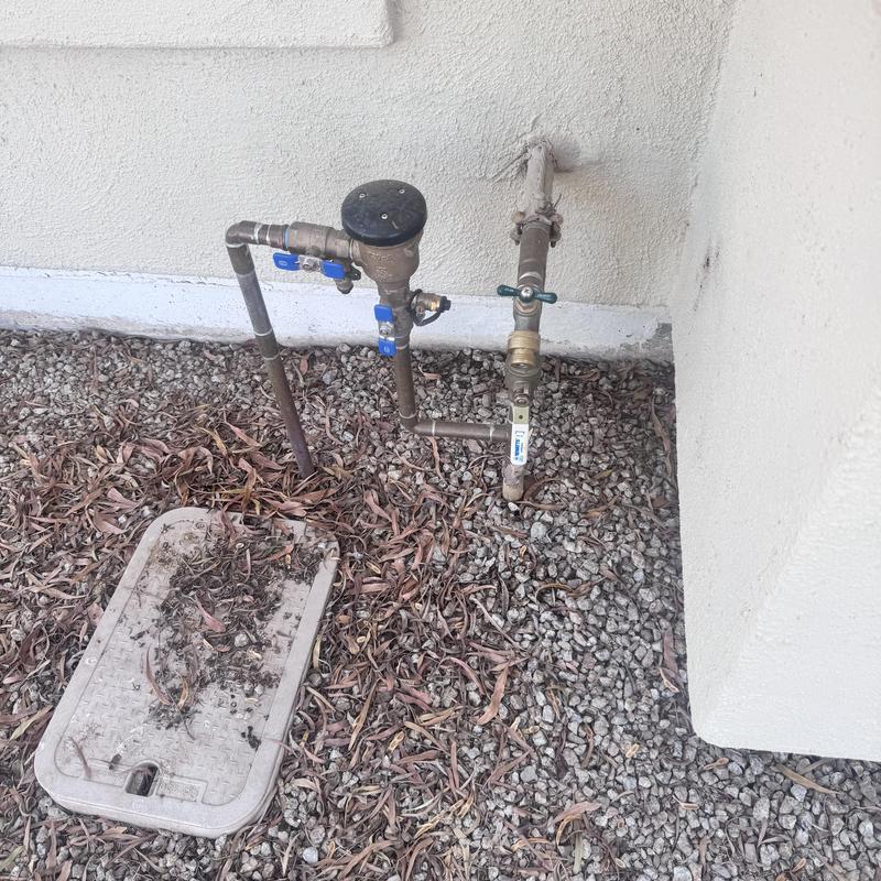 Water entrance valve and pressure regulator outside home Water entrance valve and pressure regulator outside home