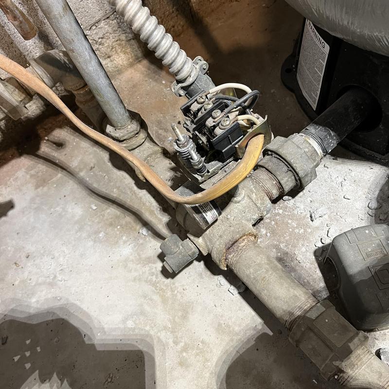 Pressure switch wiring on residential water system pipe