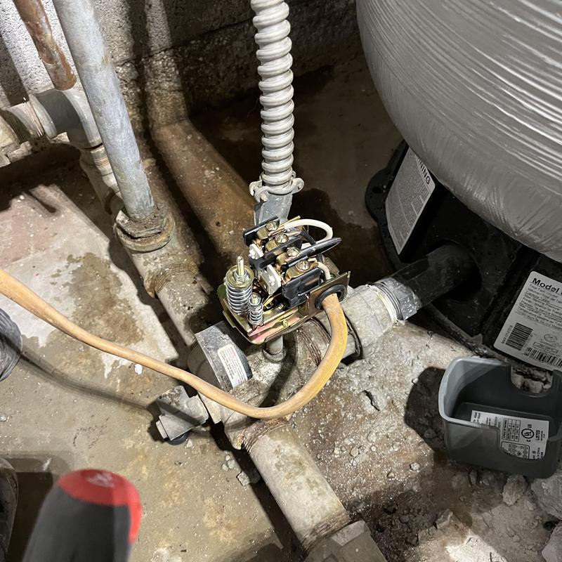 Well pressure switch wiring and pressure tank connection