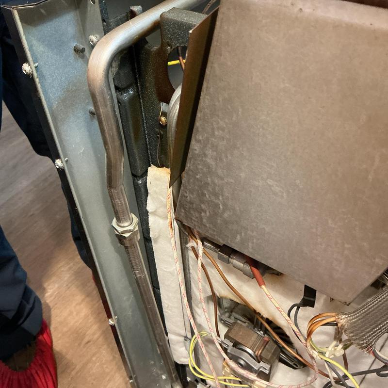 Gas stove internal piping and ignition wiring inspection Gas stove internal piping and ignition wiring inspection