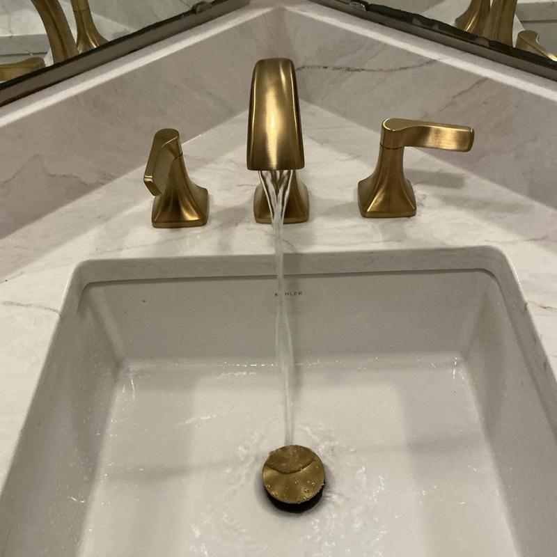Widespread laboratory faucet with running water and drain Widespread laboratory faucet with running water and drain