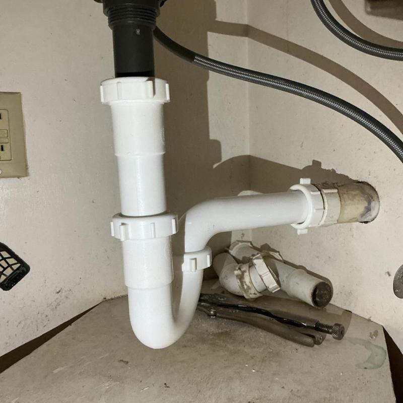 Laboratory faucet drain line and tubular installation Laboratory faucet drain line and tubular installation