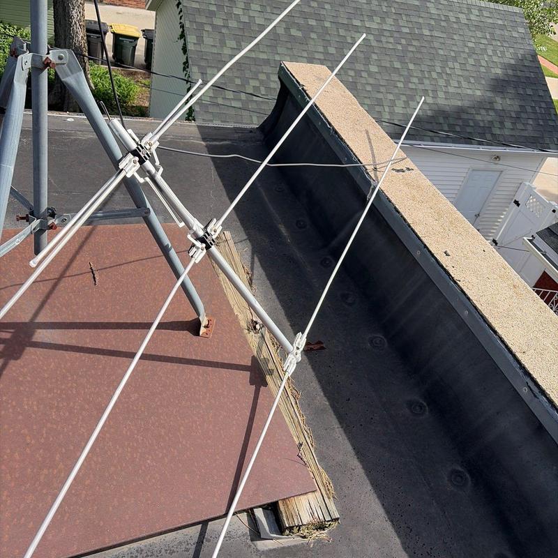 Flat roof membrane and metal flashing edge detail Flat roof membrane and metal flashing edge detail