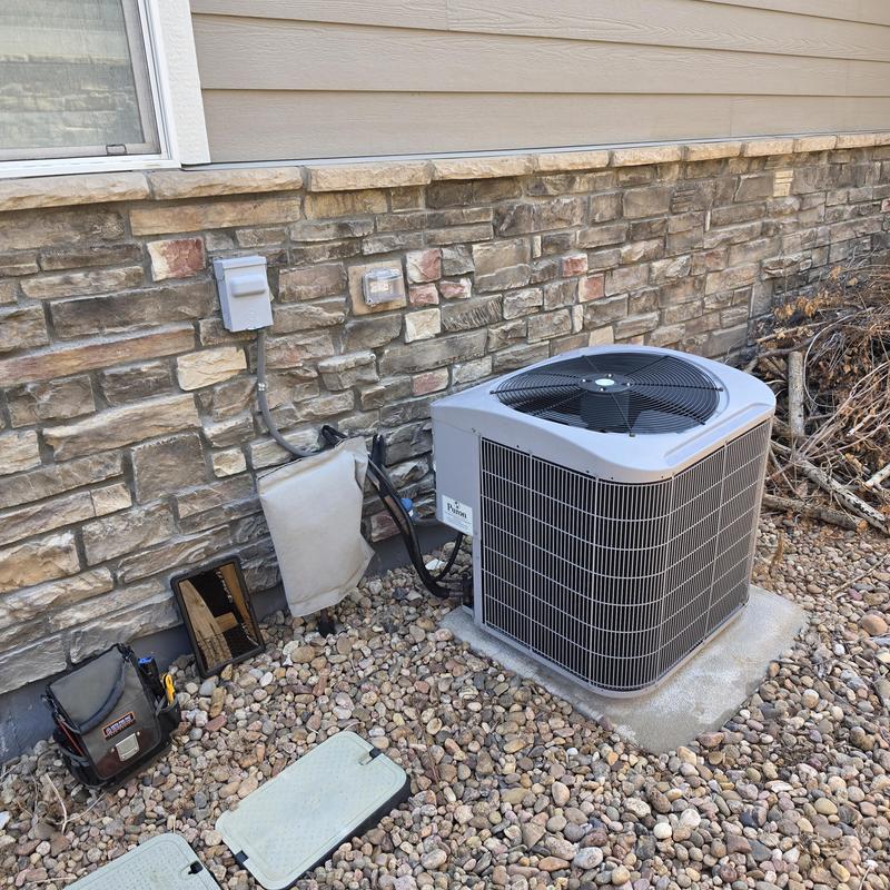 Carrier air conditioner unit leaking refrigerant outdoors Carrier air conditioner unit leaking refrigerant outdoors