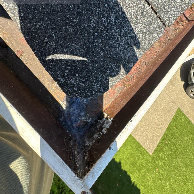 Metal gutter joint with sealant and rust repair