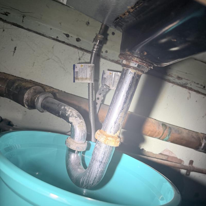 Sink drain pipe with rust and leak inspection bucket Sink drain pipe with rust and leak inspection bucket