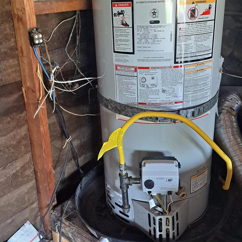 Bradford White 40-gal gas water heater with flex lines